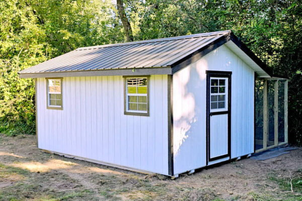 Deluxe Chicken Coop - Image 5